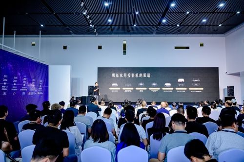 想要足不出户就能看到银河 明基新款旗舰级投影w6000l帮你实现